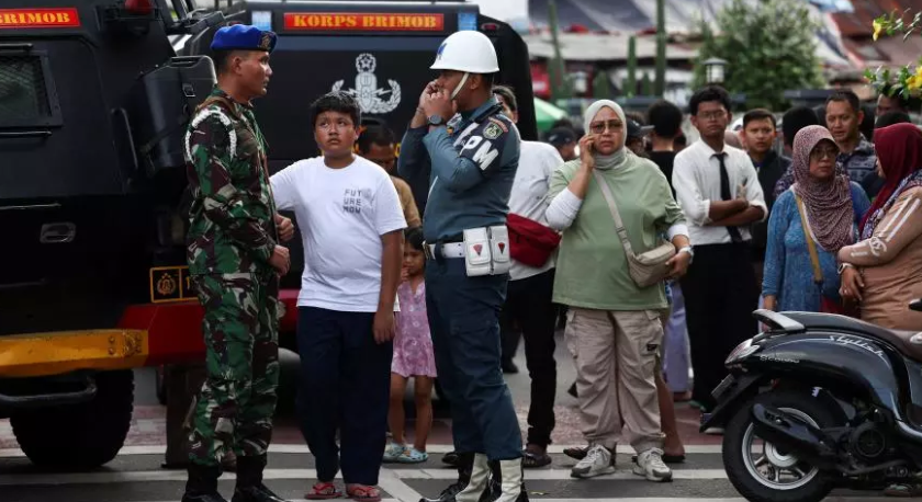 إصابة 54 شخصاً بانفجار في مسجد اثناء صلاة الجمعة في اندونيسيا