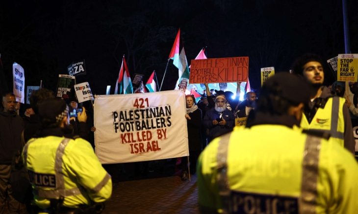 لاعبو كرة قدم بارزون يطالبون “يويفا” باستبعاد إسرائيل