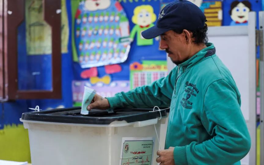 مصر تلغي نتائج ربع دوائر المرحلة الأولى من انتخابات مجلس النواب بسبب “مخالفات”