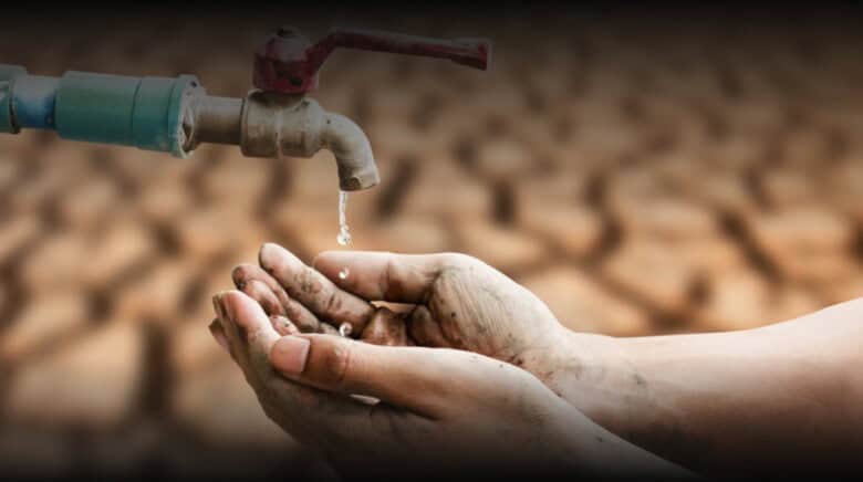 موسم مطري بلا إدارة.. سيول في الشمال وجفاف بالجنوب