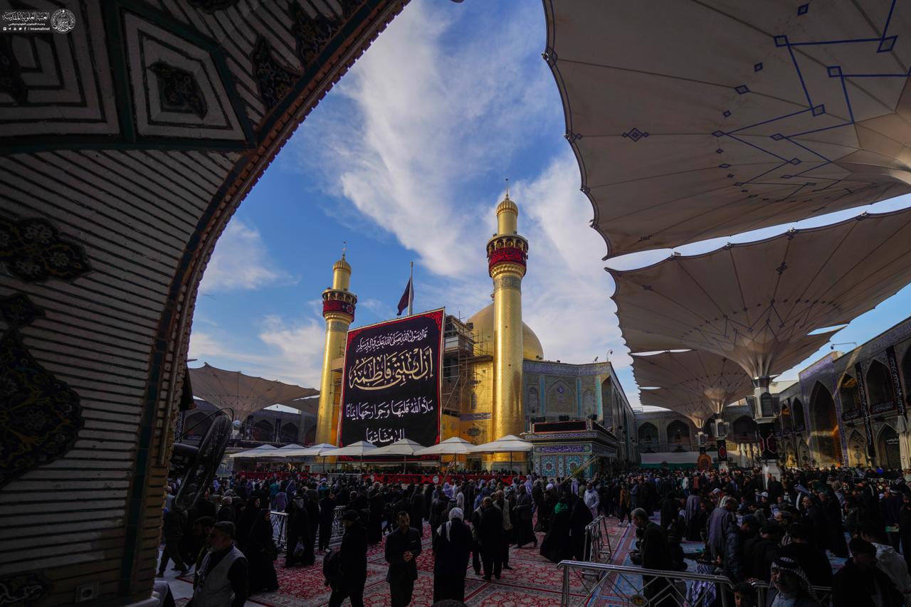 آلاف المسلمين يُحيون ذكرى استشهاد السيدة فاطمة الزهراء (ع) في النجف الأشرف (صور)