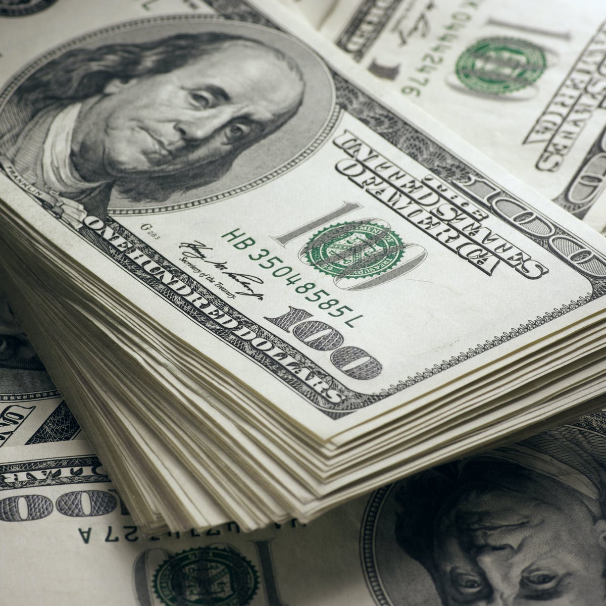 تعرف على أسعار صرف الدولار أمام الدينار العراقي