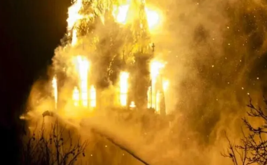 حريق يدمر كنيسة عمرها 150 عاما في أمستردام