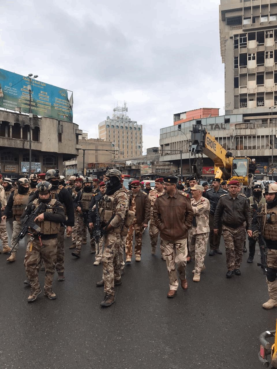 الجيش يرفع الكتل الكونكريتية من ساحة الخلاني وسط بغداد (صور)