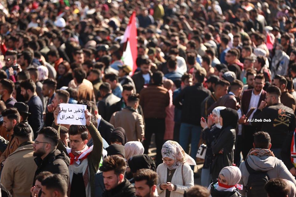 علاوي: طلبة العراق يواجهون ببسالة نادرة حملات القمع في ساحات التظاهر السلمي