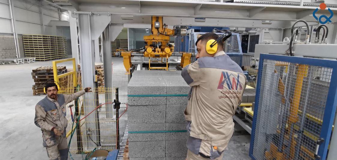 للقضاء على البطالة .. معمل لإنتاج البلوك في كربلاء بمواصفات عالمية (فيديو)
