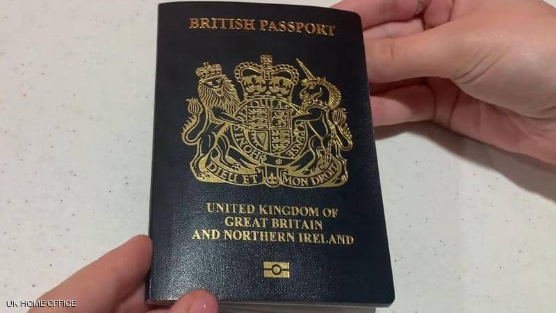 جوازات السفر البريطانية تعود وتصطبغ باللون الأزرق