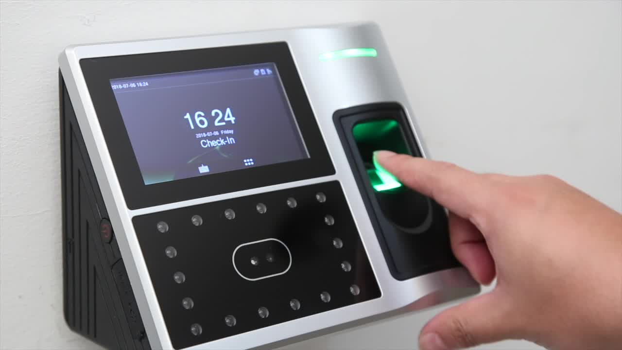 شرطة النجف توجه بعدم استخدام البصمة الإلكترونية