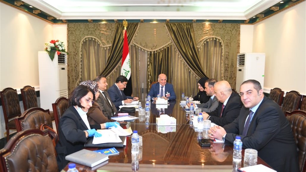 اجتماع "مهم" يؤكد على استمرار تأمين رواتب الموظفين والمتقاعدين