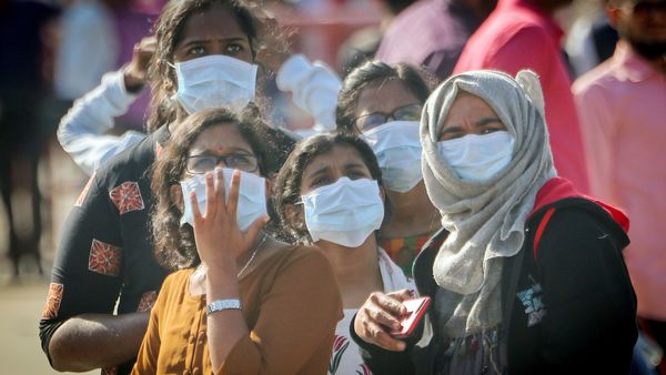 لأول مرة.. إصابات كورونا في الهند تتجاوز الـ100