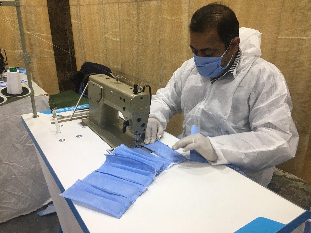 كربلاء.. العتبة الحسينية تنتج "الكمامات الطبية" وتوزعها على المواطنين مجاناً (فيديو)