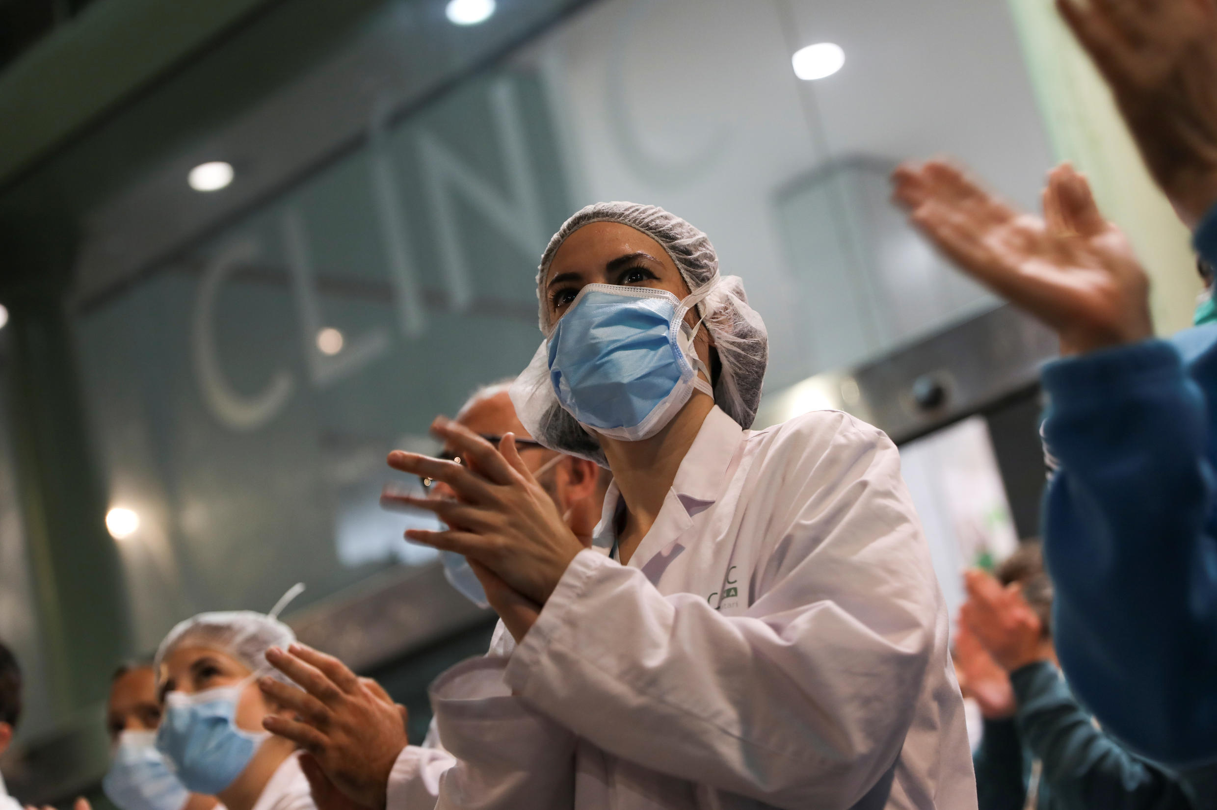 رغم تسجيل 124736 اصابة بكورونا.. انخفاض ملموس في حصيلة الضحايا في إسبانيا