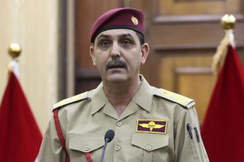 وزير الدفاع يحيل العميد يحيى رسول الى الامرة