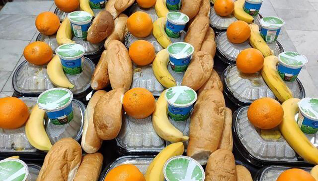 "زاد الشفاء".. وجبات طعام من مضيف الامام الحسين (ع) للمصابين بكورونا والكوادر الطبية في "ردهة الحميات"