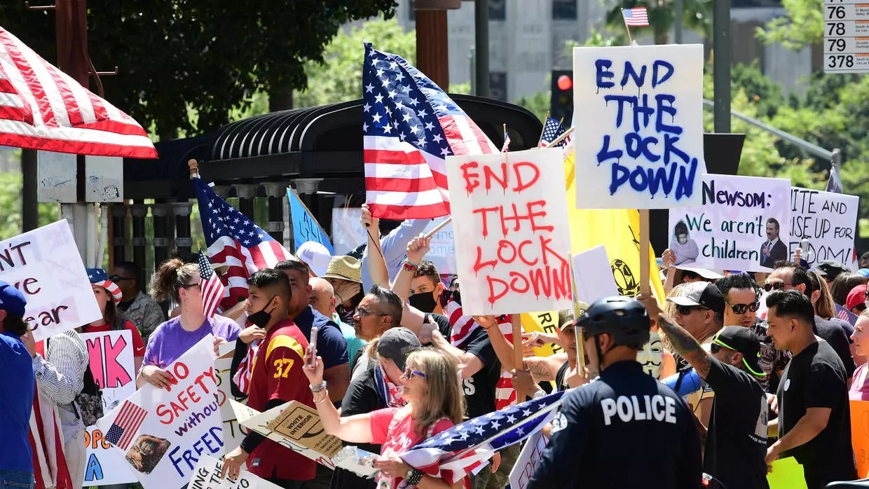 تظاهرة بالآلاف في الولايات المتحدة.. "افتحوا كاليفورنيا"