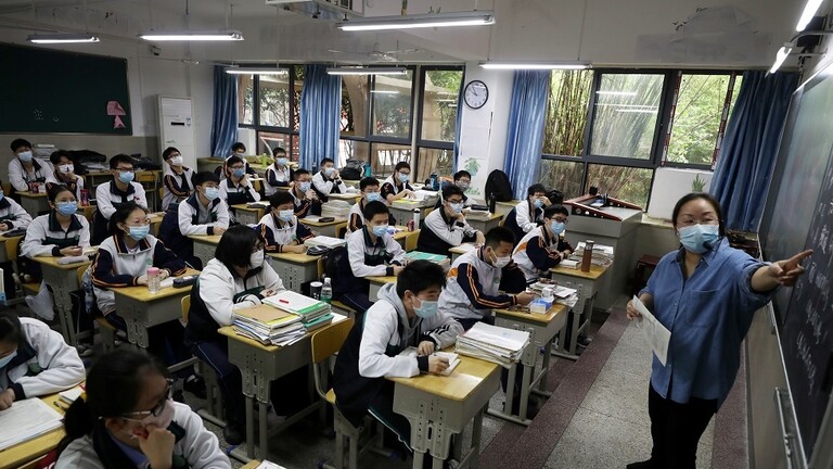 طلاب ووهان الصينية يستأنفون الدراسة بعد أشهر من الغياب بسبب كورونا