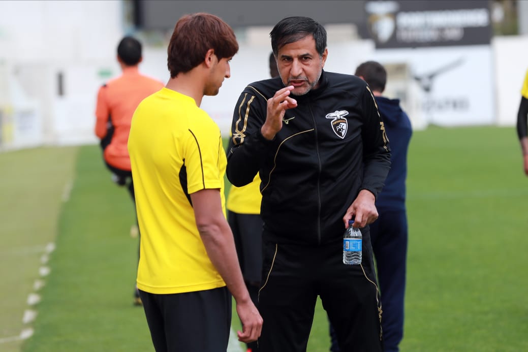 طالب بتنمية الستراتيجية الاحترافية للاعب العراقي .. مالك فيوري:عزّزتُ ثقة ميمي بنفسه .. وتكتيكه البرتغالي يقوّي هجوم الأسود