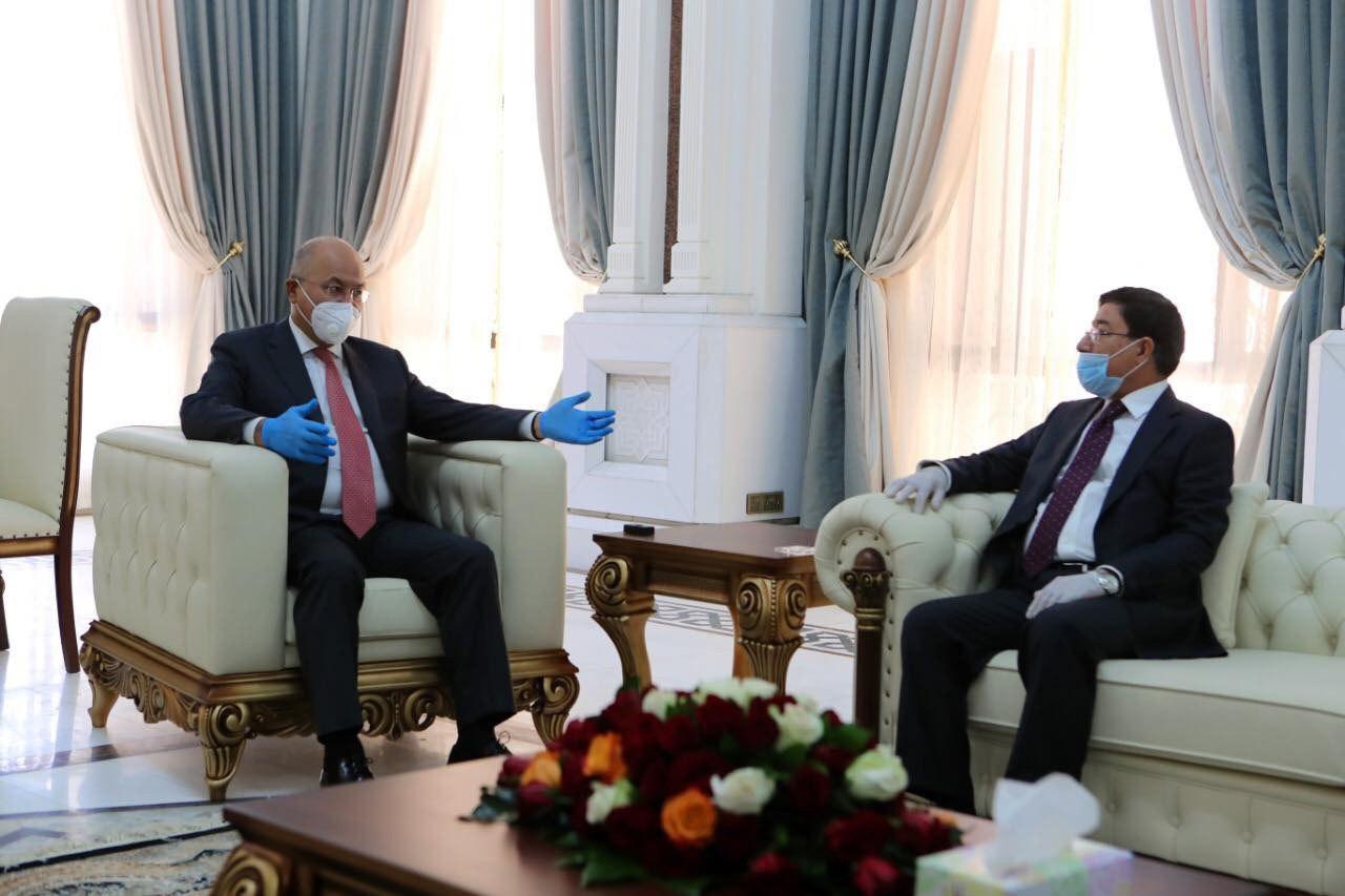 الرئيس صالح يؤكد ضرورة اتباع سياسة نقدية متوازنة