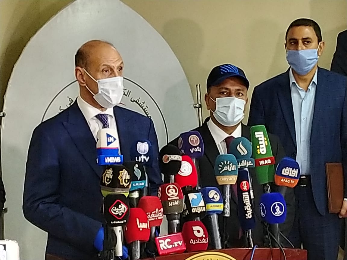 كربلاء .. عدنان درجال يؤمن (بطاقة ضمان صحي) للرياضيين وموظفي وزارة الشباب والرياضة