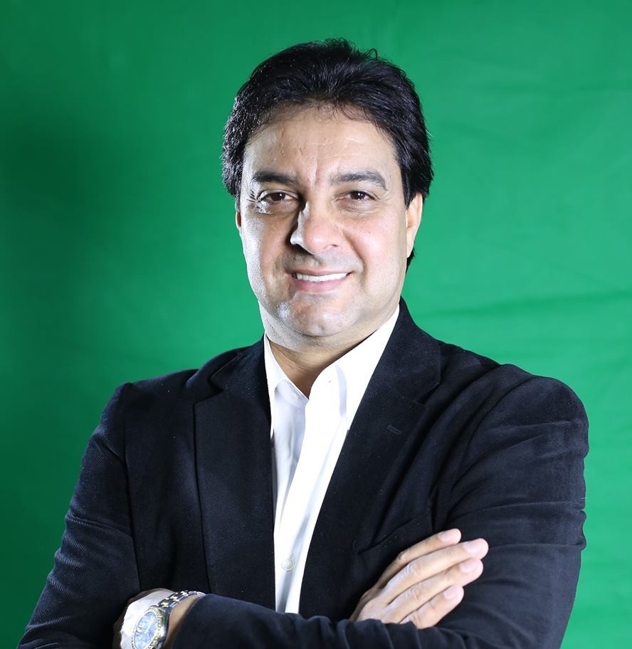 تدهور الحالة الصحية للنجم الدولي السابق أحمد راضي ونقله إلى المستشفى