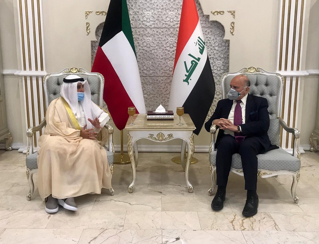 وزير الخارجية الكويتي يصل بغداد