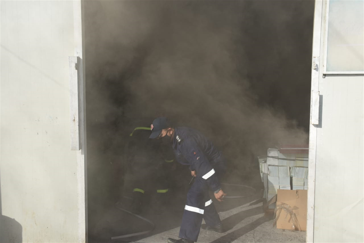 بالصور.. حريق في مطبعة شهداء الشرطة والدفاع المدني يتدخل