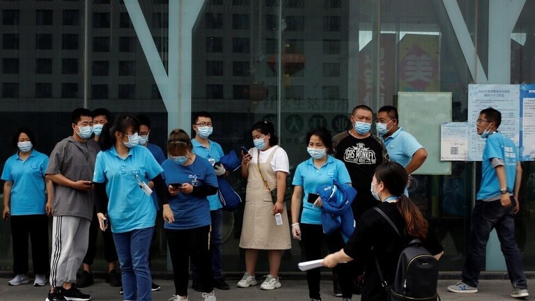 الصين تكشف انتشارا كثيفا لكورونا في مأكولات بحرية ولحوم بسوق في بكين