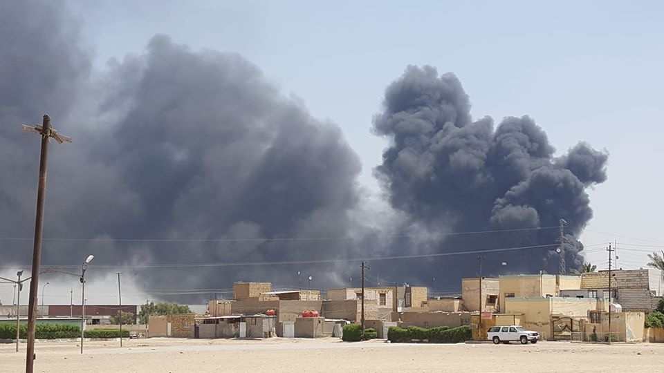 اندلاع حريق في أحد أكبر معامل الإطارات بالعراق (صور)