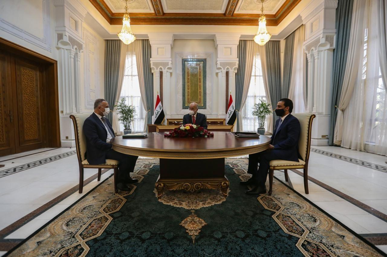 بالفيديو.. الرئاسات الثلاث تعقد اجتماعاً لمناقشة مجمل الأوضاع في البلاد