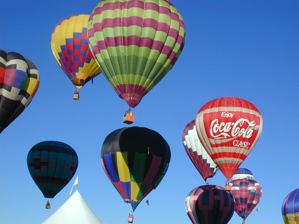 الولايات المتحدة.. سقوط جماعي للمناطيد مع عشرات الأشخاص على متنها (صور)