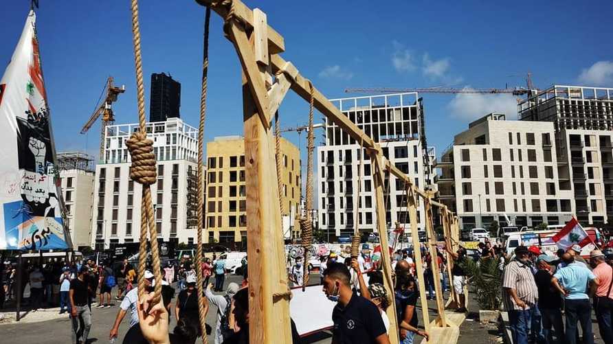 وسط بيروت يشتعل بالمحتجين.. ونصب "مشانق المسؤولين" عن انفجار المرفأ