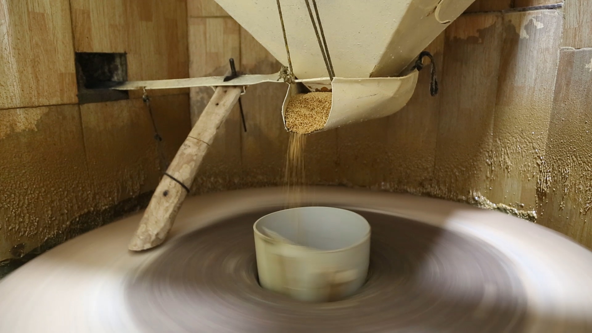 ضبط معمل لانتاج الراشي مخالف للضوابط الصحية في الموصل