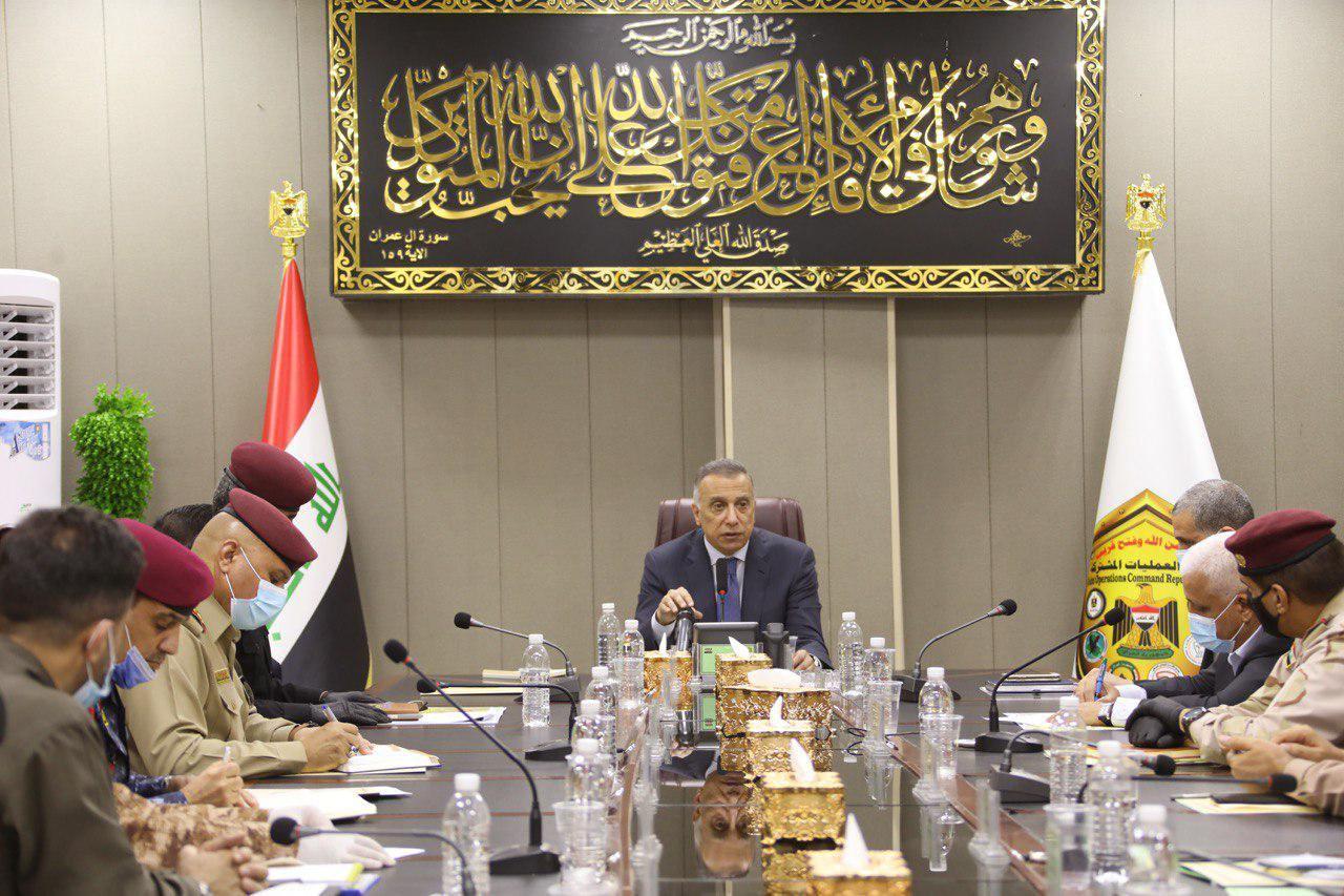 الكاظمي يجتمع بقيادات أمنية وعسكرية في مقر العمليات المشتركة