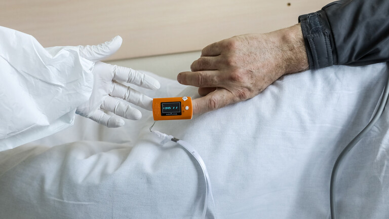 عدد الإصابات اليومي بفيروس كورونا في روسيا يتجاوز 6 آلاف حالة لأول مرة منذ شهرين