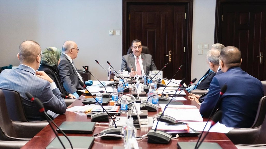 محافظ البنك المركزي يؤكد أهمية اتباع سياق التوقيع الرسمي على العملة المصدّرة