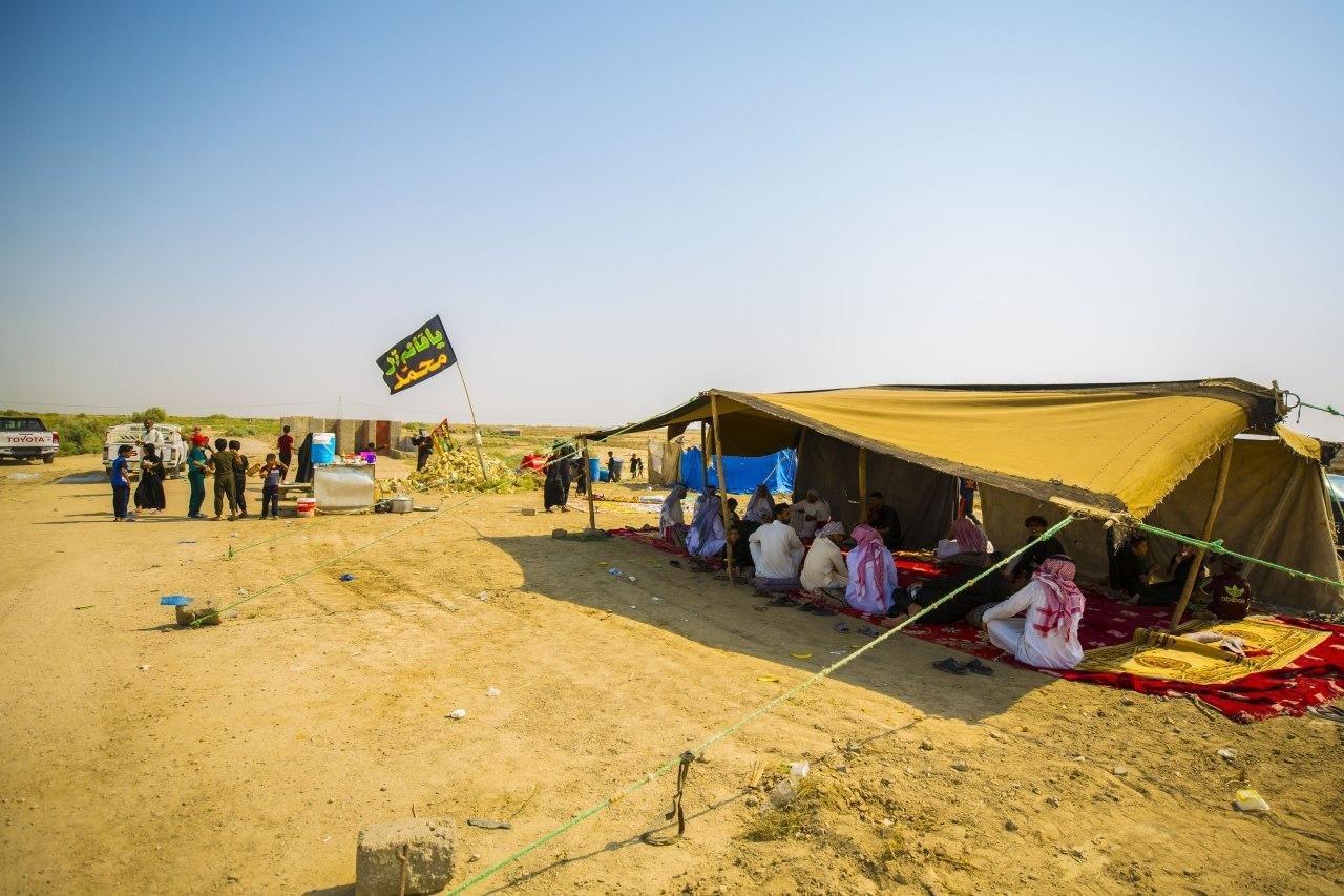 يتنقلون في اربع محافظات لخدمة الزائرين..  البدو الرحل يسجلون اسمائهم في مسيرة الاربعين (صور)