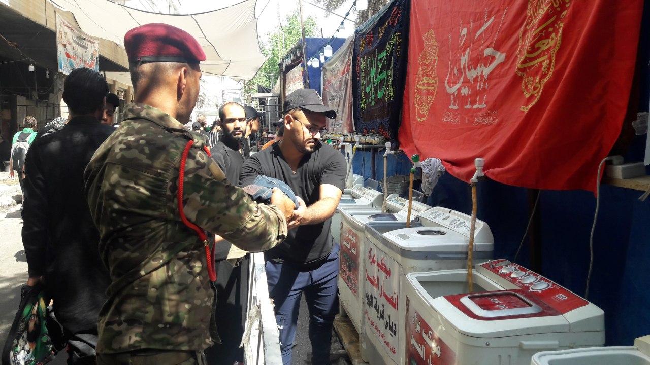 تقرير مصور.. موكب يغسل ويكوي 30 الف قطعة من ملابس الزائرين في كربلاء