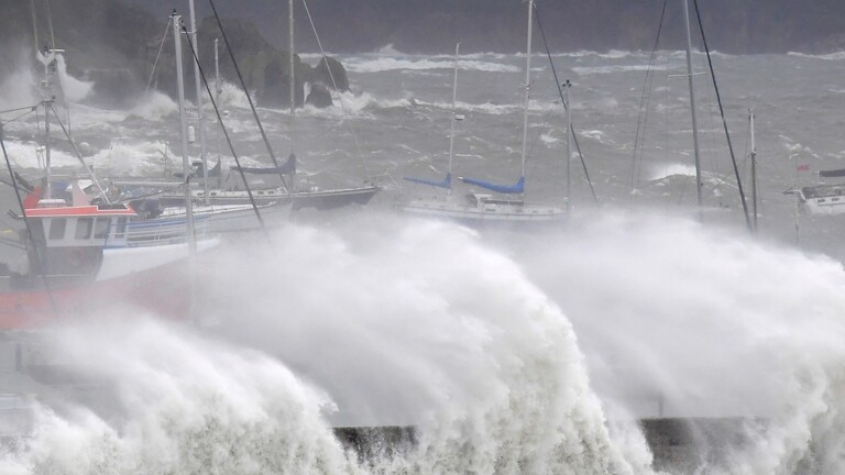 العاصفة آليكس تودي بحياة 4 أشخاص على الأقل في فرنسا وإيطاليا وتدمر البنى التحتية والممتلكات