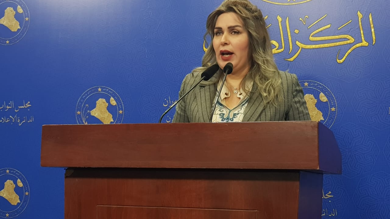 عضو بالمالية النيابية تدعو لعقد جلسة طارئة لإستضافة الكاظمي وعلاوي