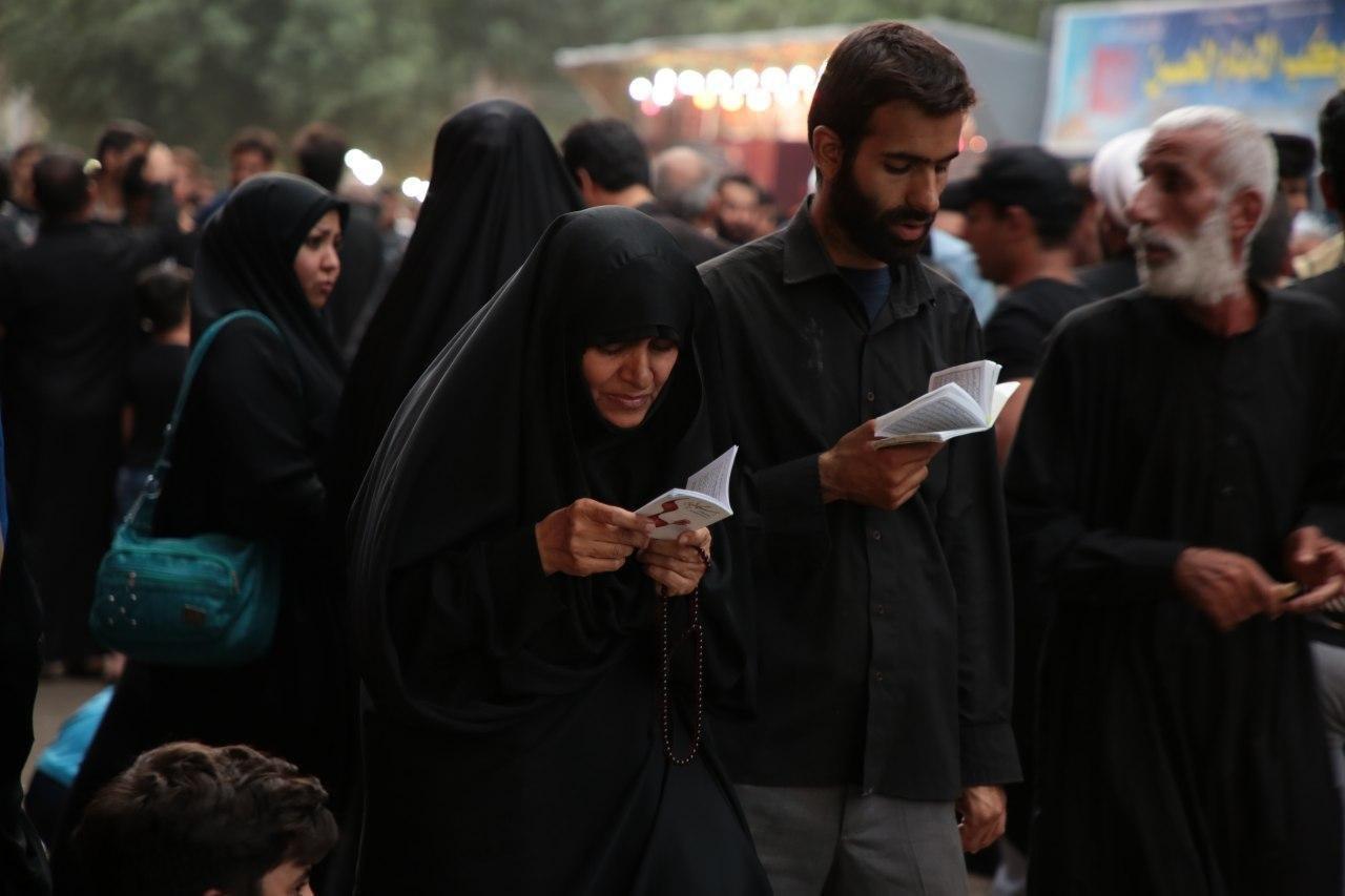 تستخدم لاول مرة عن بعد.. الزائر الإيراني يدخل قبر الحسين عليه السلام (تقرير مصور)