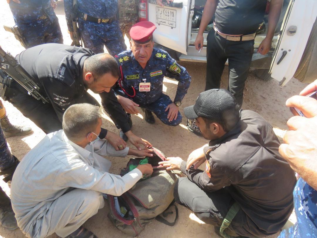 بالصور.. الحشد الشعبي يعلن العثور على ١٠ صواعق لقنابر هاون قرب قبر المهندس