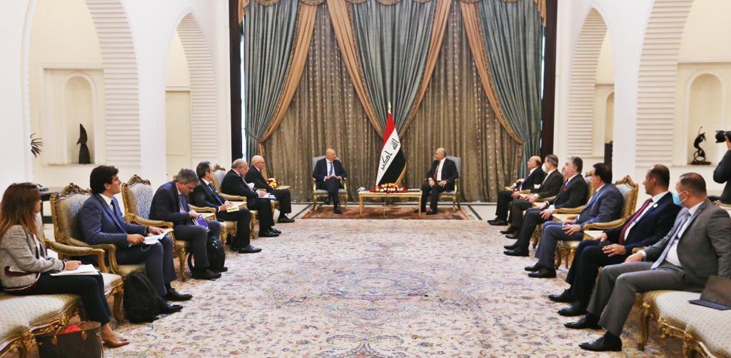 صالح يؤكد لوزير الخارجية اليوناني سعي العراق للتعاون مع ’’الحلفاء والأصدقاء’’