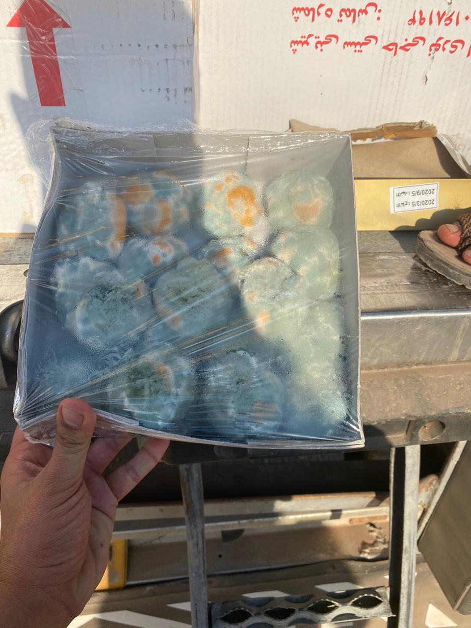 ضبط تلاعب بمستندات شحنة إطارات وإعادة شحنة ’كيك’ تالفة إلى إيران