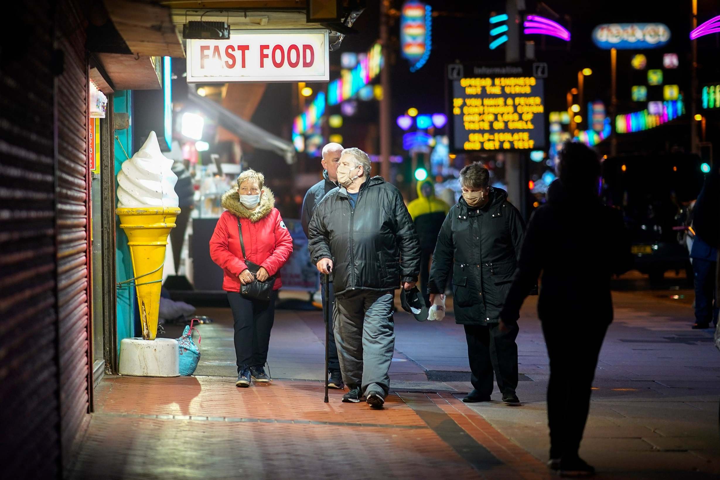 أكثر من 15 ألف إصابة جديدة بفيروس كورونا في بريطانيا