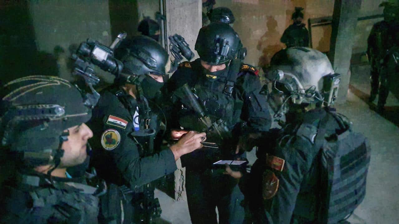 بالصور.. جهاز مكافحة الارهاب يعتقل شقيقين داعشيين شمالي الرمادي