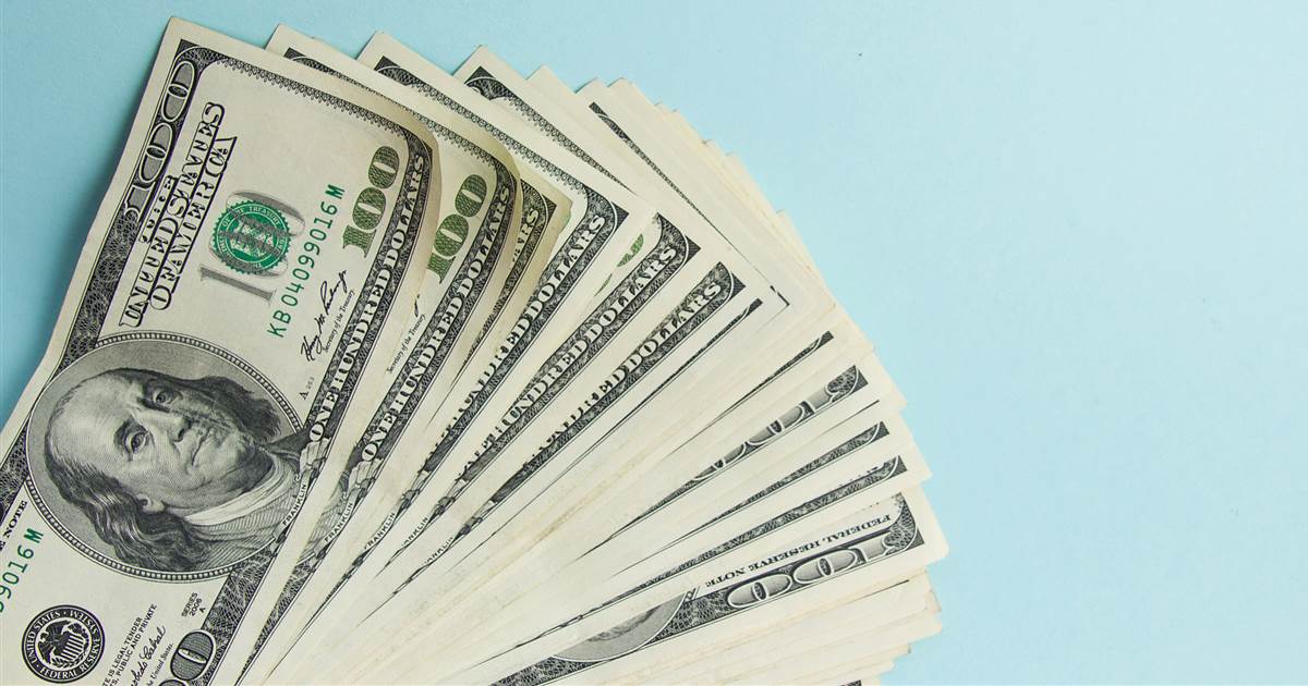 انخفاض اسعار صرف الدولار امام الدينار العراقي في الاسواق المحلية