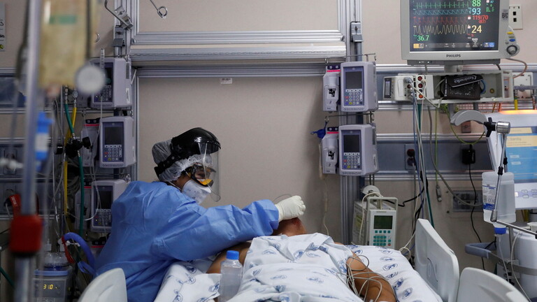 الولايات المتحدة تسجل قفزة قياسية في إصابات كورونا اليومية