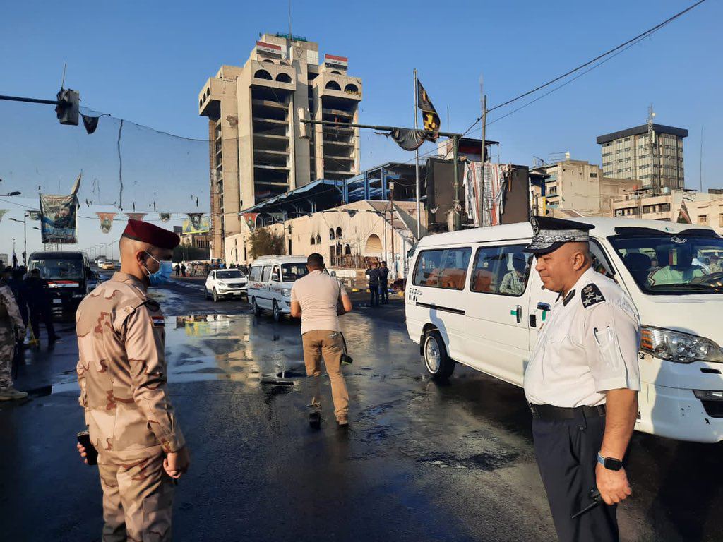 بالصور.. قائد عمليات بغداد يعيد فتح ساحة التحرير امام حركة السير