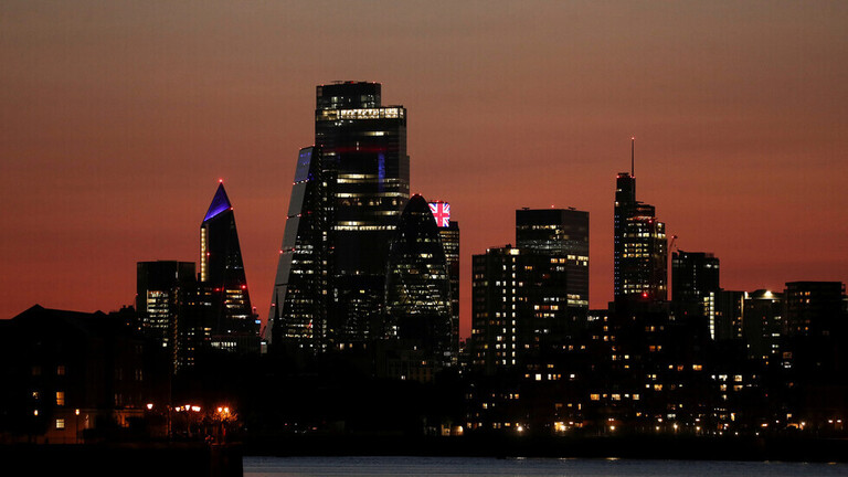 بريطانيا تسجل 20752 إصابة و156 وفاة جديدة بكورونا