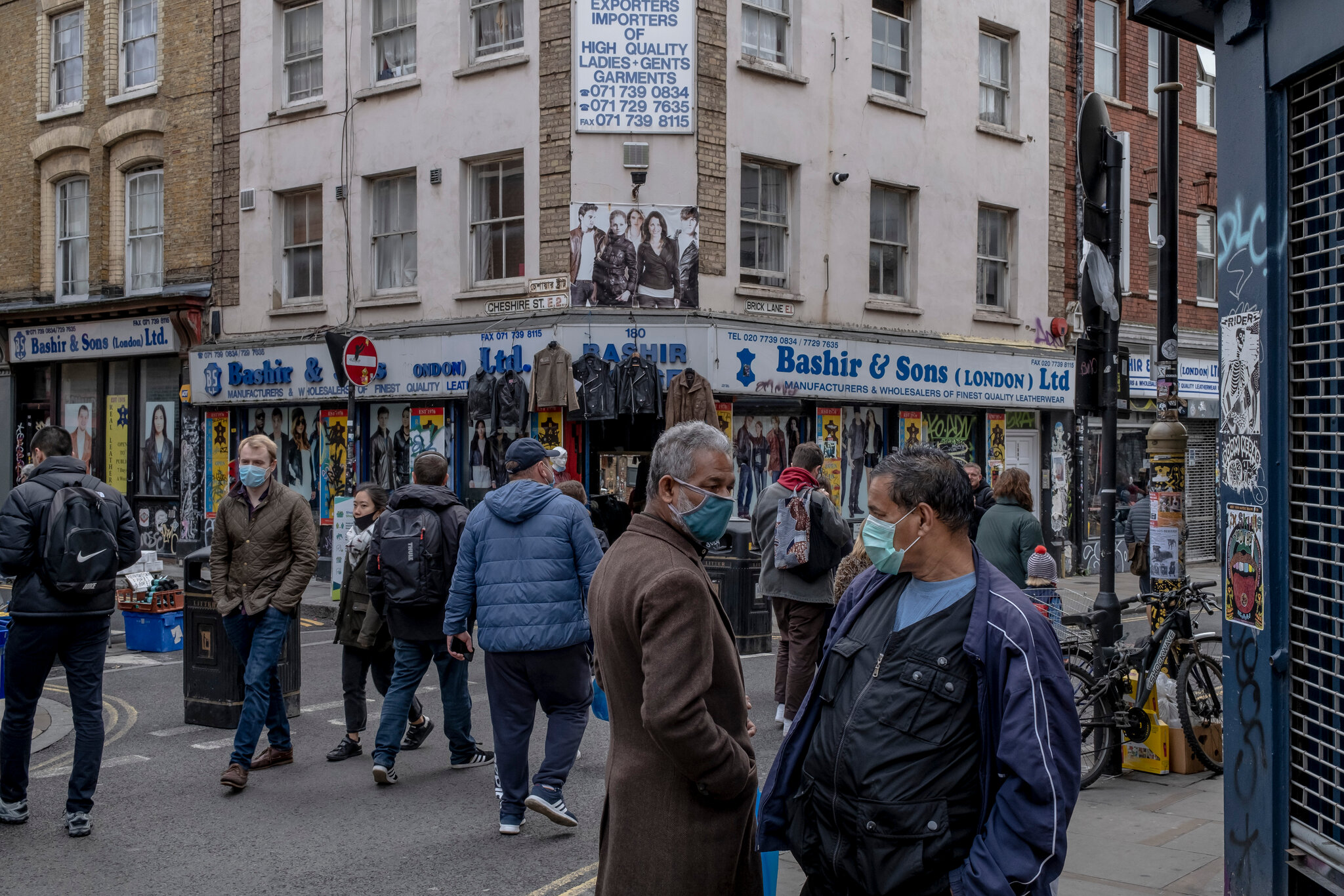 كيف ينتشر كورونا وسط التجمعات.. دراسة تكشف المفاجأة